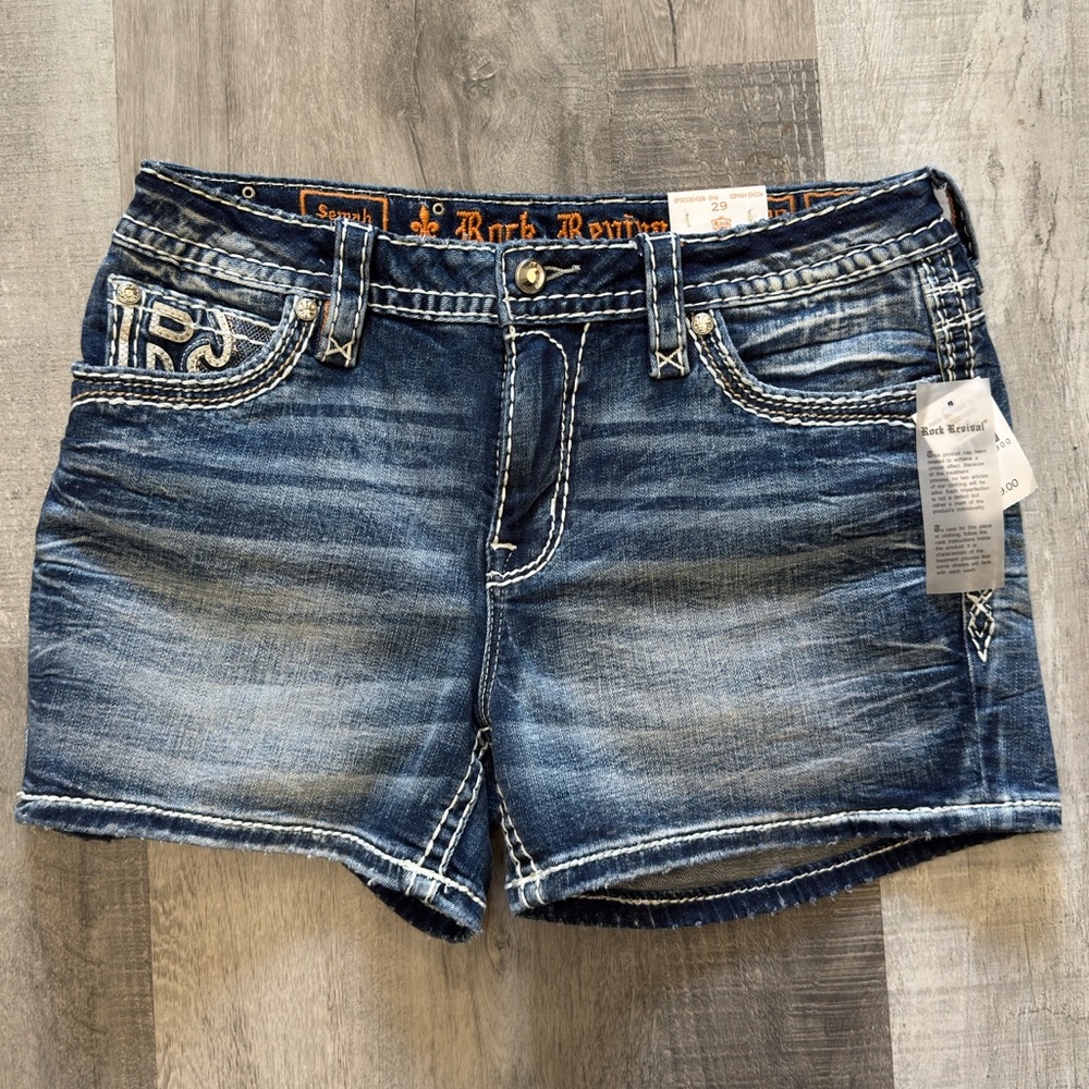 Semah Easy Stretch Short
ROCK REVIVAL 29